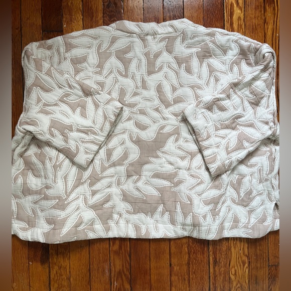 Universal Thread Tan and White Floral Lightweight Kimono Jacket - Picture 2 of 4